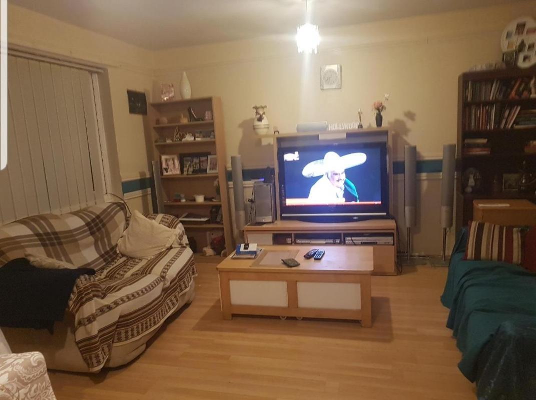 Double Bedroom In Liverpool Bagian luar foto